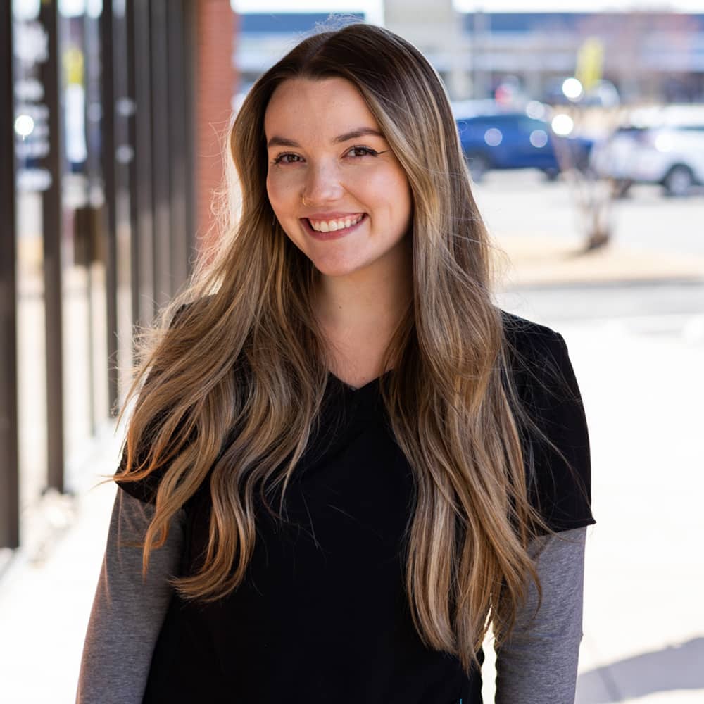 Janna, Receptionist